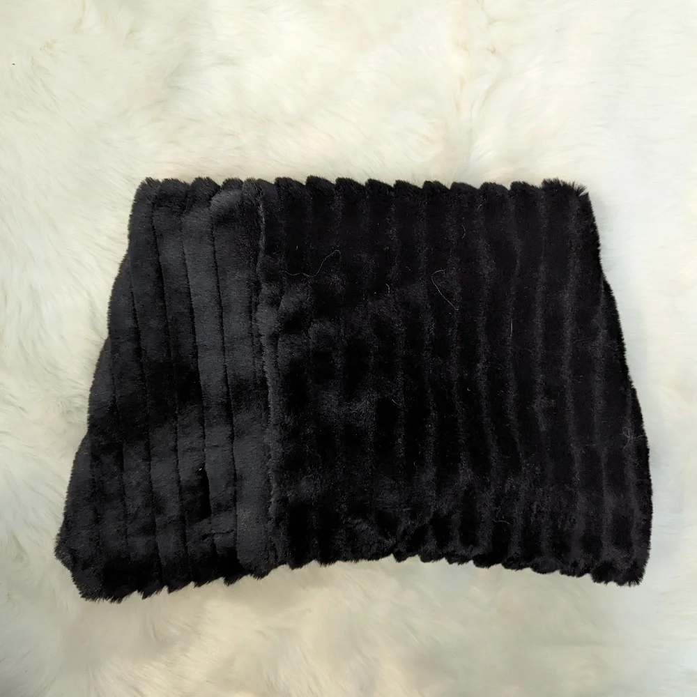 MARCUS ADLER New York Faux‎ Fur Infinity Scarf Collar Black